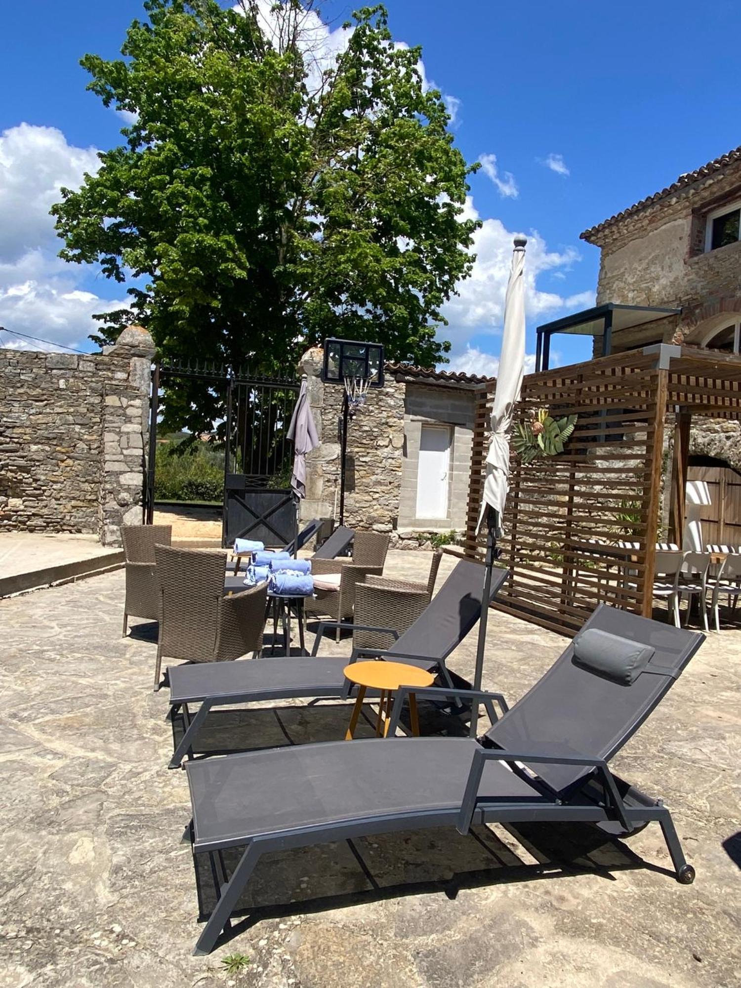Апартаменты Logis Dans Ancien Relais De Poste Saint Julien Les Rosiers Экстерьер фото